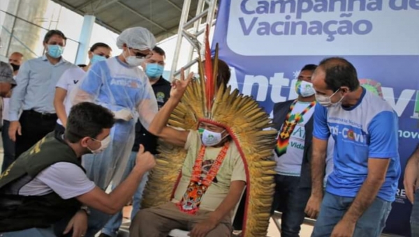 Cacique foi o primeiro a receber a vacina anticovid em Cruzeiro do Sul 